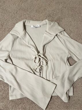 Frame Denim Ribbed Tie-Front V-Neck Sweater in Cream